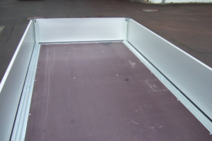 anhaenger_-__condor_1_2_700kg_mit_niederfahrwerk_und_rampenschacht_-_blyss_166939.jpg