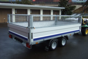 anhaenger_-__condor_1_2_700kg_mit_niederfahrwerk_und_rampenschacht_-_blyss_166944.jpg