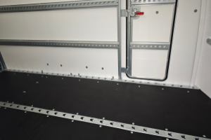 anhaenger_-_box-van_600_3_00mx1_60m_-_brian_james_trailers_300717.jpg