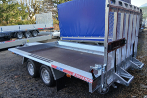 anhaenger_-_builder_3518_2__3_500kg_baumaschinentransporter_mit_geschlossene_rampe_-_temared_215373.jpg