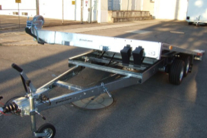 anhaenger_-_carkeeper_4020_p_3000kg_mit_holzboden_-_temared_165575.jpg