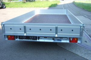 anhaenger_-_carkeeper_4020_p_3000kg_mit_holzboden_und_bordwaende_-_temared_165537.jpg
