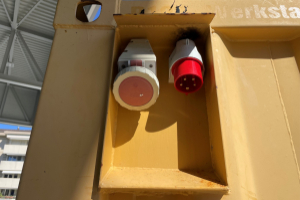 aufbau___kran___mulde___container_-_20__mannschaft-_und_werkstattcontainer_-_baumann_306000.jpg