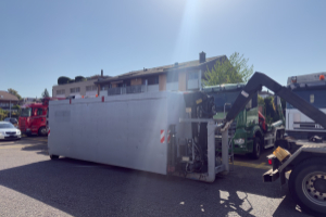 aufbau___kran___mulde___container_-_mulde_fuer_hakengeraet_mit_kran_liv_-_others_299969.jpg