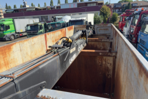 aufbau___kran___mulde___container_-_mulde_fuer_hakengeraet_mit_kran_liv_-_others_299971.jpg