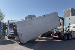 aufbau___kran___mulde___container_-_mulde_fuer_hakengeraet_mit_kran_liv_-_others_299975.jpg