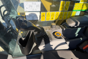 baumaschine_-_330_ng_gps_oilquick_oq80_-_caterpillar_307244.jpg