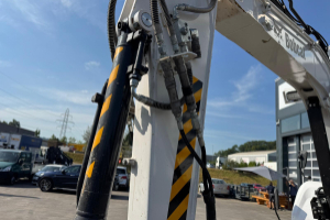 baumaschine_-_e57w_sws_greifer_und_3x_schaufeln_-_bobcat_295200.jpg
