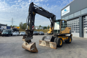 baumaschine_-_ew140_c_2x_schaufeln_oilquick_-_volvo_295173.jpg