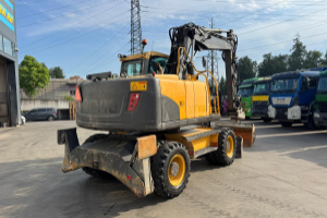 baumaschine_-_ew140_c_2x_schaufeln_oilquick_-_volvo_295176.jpg