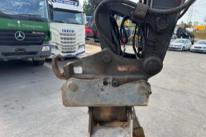 baumaschine_-_ew140_c_2x_schaufeln_oilquick_-_volvo_295181.jpg