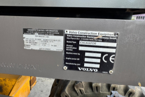 baumaschine_-_ew140_c_2x_schaufeln_oilquick_-_volvo_295184.jpg