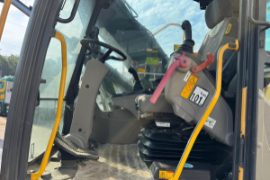baumaschine_-_ew140_c_2x_schaufeln_oilquick_-_volvo_295185.jpg