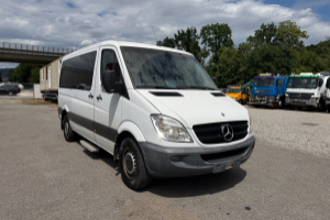 bus___car___reisebus_-_sprinter_316_cdi_schulbus_-_mercedes_298691.jpg