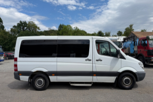 bus___car___reisebus_-_sprinter_316_cdi_schulbus_-_mercedes_298692.jpg