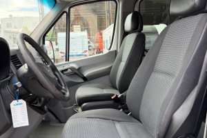 bus___car___reisebus_-_sprinter_316_cdi_schulbus_-_mercedes_298700.jpg
