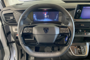 e-expert-plattform-standard-50-kwh-136-ps-cab-chassis-peugeot_274627.jpg