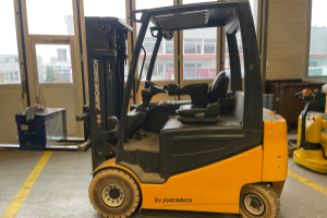 efk425k-counterbalance-forklift-truck-jungheinrich_146682.jpg