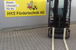 erp16vt-counterbalance-forklift-truck-yale_176899.jpg