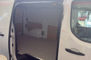 expert-kaw-standard-22-bluehdi-150-ss-panel-van-peugeot_291204.jpg