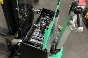 gabelstapler___arbeitsbuehnen_-_sbp14n2i_-_dev250_-_mitsubishi_239640.jpg