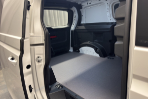 idbuzz-cargo-84kwh-panel-van-vw_299419.jpg