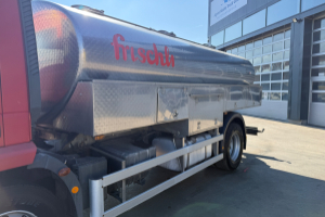 lastwagen_-_180e28_4x2_milchtank_-_iveco_258030.jpg