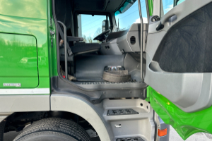 lastwagen_-_2551_v8_6x2_fassi_185-5_bj_2020_-_mercedes_213038.jpg