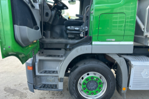 lastwagen_-_2551_v8_6x2_fassi_185-5_bj_2020_-_mercedes_213046.jpg
