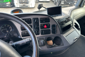 lastwagen_-_2551_v8_6x2_fassi_185-5_bj_2020_-_mercedes_213049.jpg