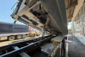 lastwagen_-_260t45_trakker_-_iveco_291336.jpg