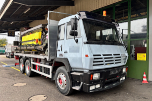 lastwagen_-_26s32__6x4_mit_pistenenteisungsgeraet_-_steyr_256782.jpg