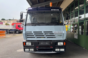 lastwagen_-_26s32__6x4_mit_pistenenteisungsgeraet_-_steyr_256784.jpg