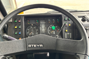 lastwagen_-_26s32__6x4_mit_pistenenteisungsgeraet_-_steyr_256787.jpg