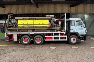 lastwagen_-_26s32__6x4_mit_pistenenteisungsgeraet_-_steyr_256791.jpg