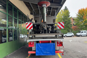 lastwagen_-_26s32__6x4_mit_pistenenteisungsgeraet_-_steyr_256793.jpg