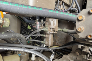 lastwagen_-_26s32__6x4_mit_pistenenteisungsgeraet_-_steyr_256801.jpg