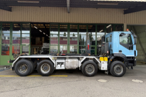 lastwagen_-_340t45_trakker__8x4_-_iveco_252425.jpg