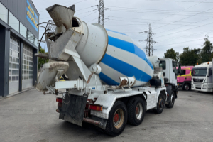 lastwagen_-_440_cursor_8x4_liebherr_-_iveco_254918.jpg