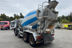 lastwagen_-_440_cursor_8x4_liebherr_-_iveco_254921.jpg
