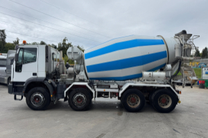 lastwagen_-_440_cursor_8x4_liebherr_-_iveco_254922.jpg