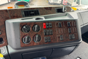 lastwagen_-_actros_1835_4x2_-_mercedes_247675.jpg