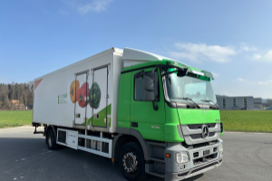 lastwagen_-_actros_183_kuehlkasten_m_hebebuehne__-_mercedes_177496.jpg