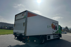 lastwagen_-_actros_183_kuehlkasten_m_hebebuehne__-_mercedes_177498.jpg