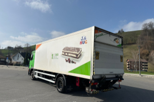 lastwagen_-_actros_183_kuehlkasten_m_hebebuehne__-_mercedes_177499.jpg