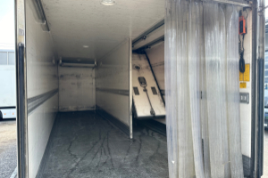 lastwagen_-_actros_183_kuehlkasten_m_hebebuehne__-_mercedes_177500.jpg