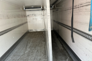 lastwagen_-_actros_183_kuehlkasten_m_hebebuehne__-_mercedes_177501.jpg