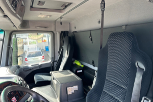 lastwagen_-_actros_183_kuehlkasten_m_hebebuehne__-_mercedes_177503.jpg