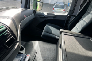 lastwagen_-_actros_183_kuehlkasten_m_hebebuehne__-_mercedes_177504.jpg