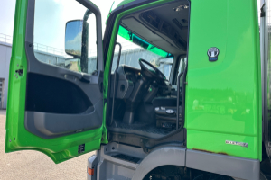 lastwagen_-_actros_183_kuehlkasten_m_hebebuehne__-_mercedes_177508.jpg